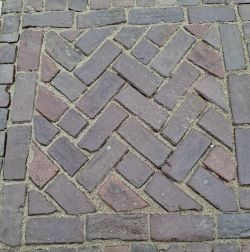 KF oud type Dordrecht donker paars genuanceerd