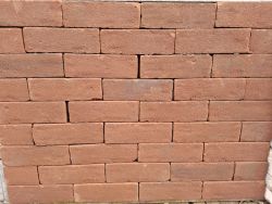 Sorte Lingeformat rot nuanciert Auf Palete