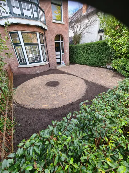 "Alte Waaltjes rot/bronze nuanciert."